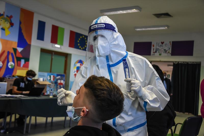 Virus, “Rischiamo lo stesso autunno 2020. Variante delta, ad agosto dilagante”