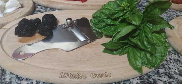 Calabria: tartufo, bufala e ‘nduja. Spopola la pizza dedicata a Draghi