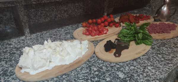 Calabria: tartufo, bufala e ‘nduja. Spopola la pizza dedicata a Draghi