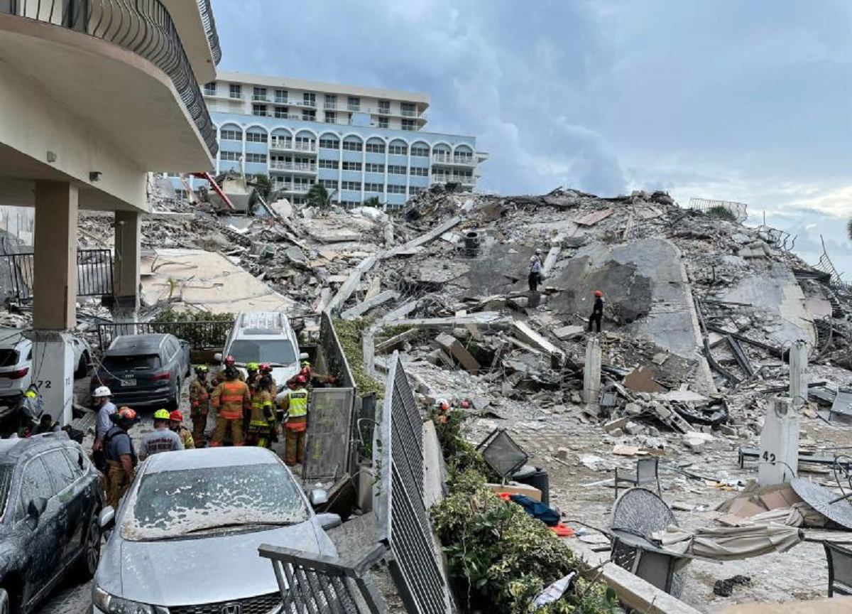 Miami, crollo dell’edificio a Surfside: “All’inizio pensavo fosse un tuono” Miami, crollo dell’edificio a Surfside: “All’inizio pensavo fosse un tuono”