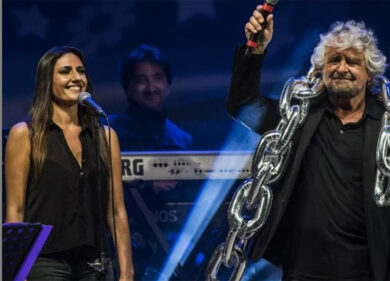 M5s: una donna fa litigare Conte, Grillo e Casalino: si chiama Nina Monti