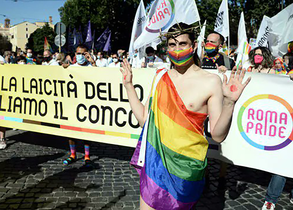Cristo Lgbt, esplode l’ira social: “Cretinismo burlesco”, “Potente autogol” Cristo Lgbt, esplode l’ira social: “Cretinismo burlesco”, “Potente autogol”