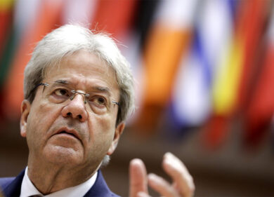 Ue, Gentiloni: “Senza unità il Recovery fallirà. Tutta l’Europa ci guarda”