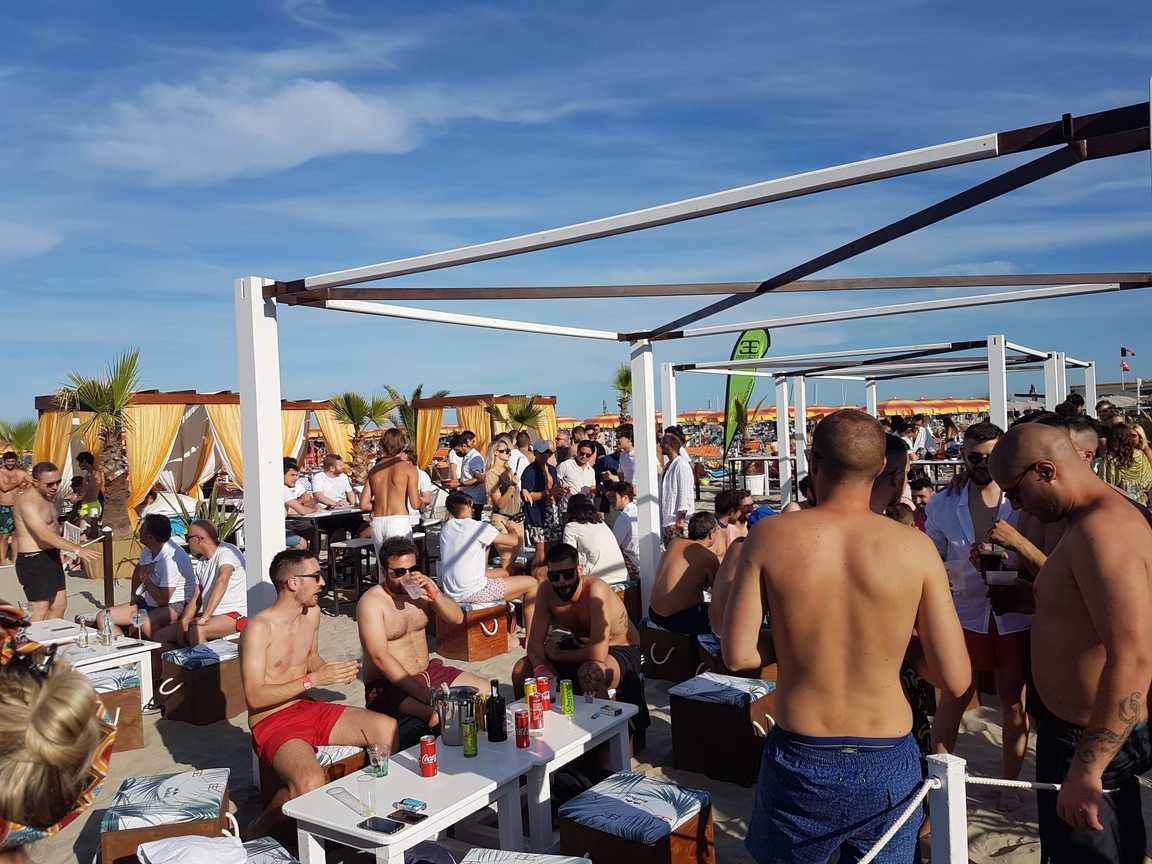 Covid, al Papeete di Salvini si anticipa lo stop all’obbligo della mascherina