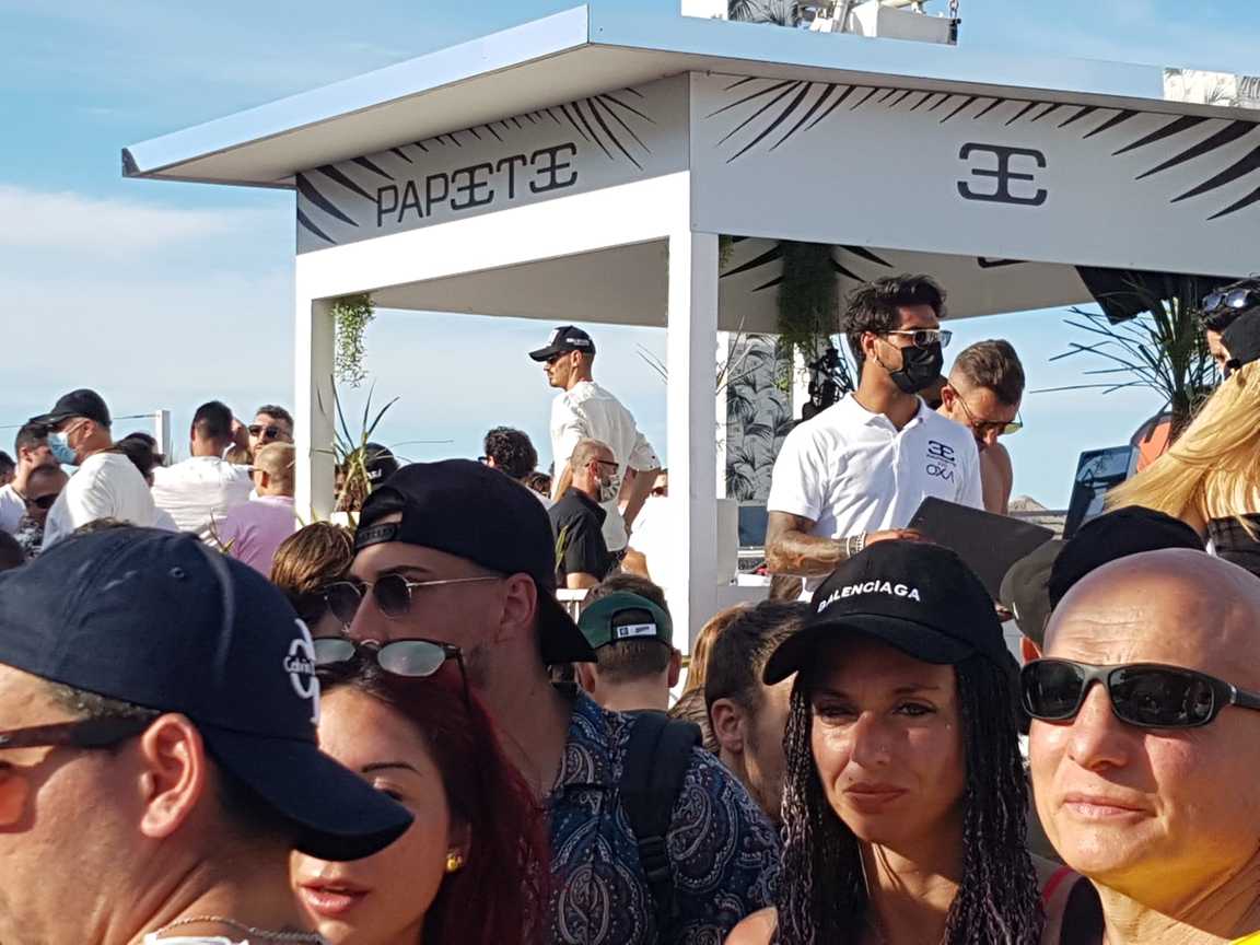 Covid, al Papeete di Salvini si anticipa lo stop all’obbligo della mascherina
