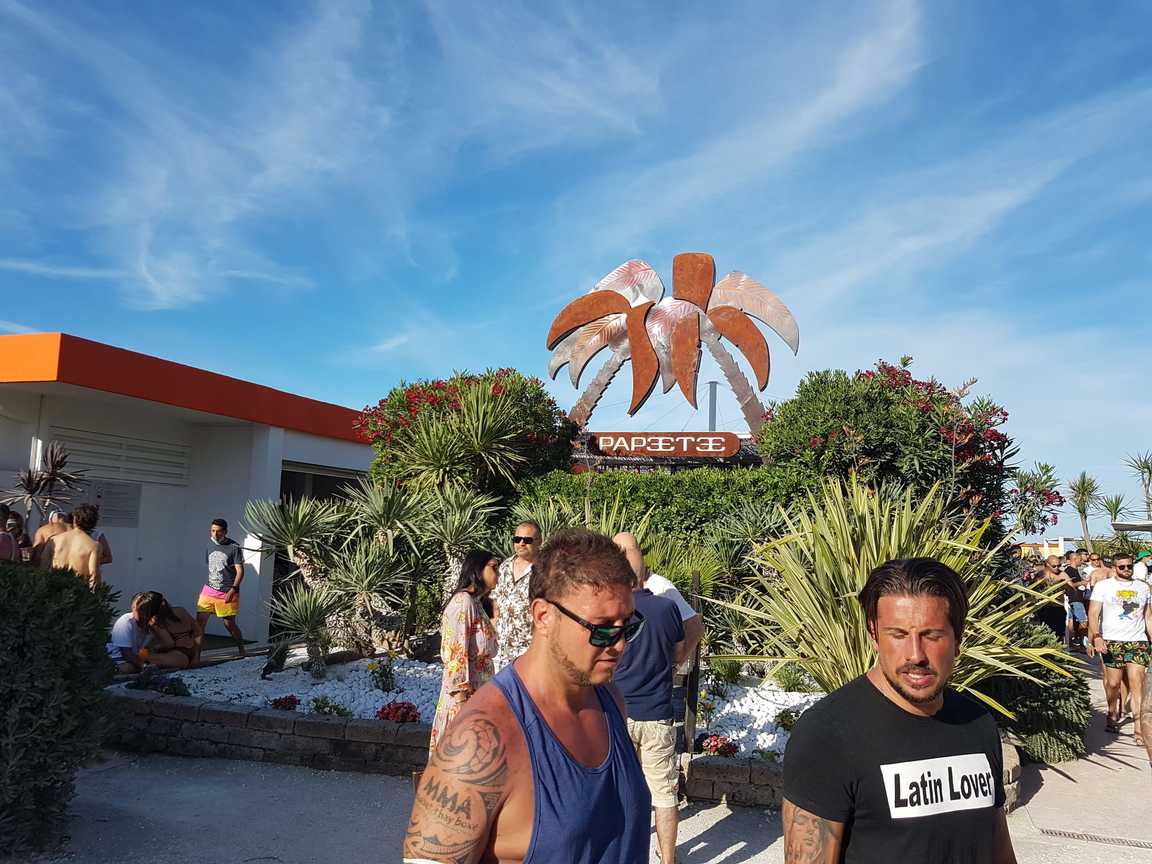 Covid, al Papeete di Salvini si anticipa lo stop all’obbligo della mascherina