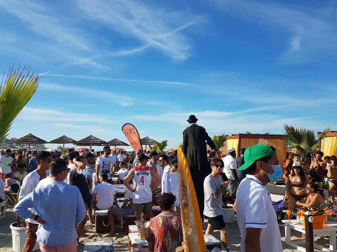 Covid, al Papeete di Salvini si anticipa lo stop all’obbligo della mascherina