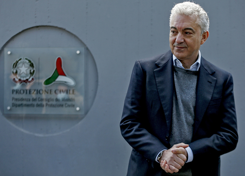 Governo, 218 mln di mascherine di Arcuri inutilizzabili. Bando per svenderle Governo, 218 mln di mascherine di Arcuri inutilizzabili. Bando per svenderle