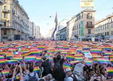 Pride, aggressioni omofobe in centro a Milano. Zan: “La violenza continua”