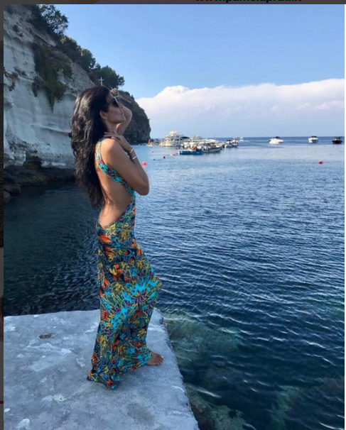 Pamela Prati, splendida a 62 anni, lancia “L’estate è adesso” – FOTO e VIDEO