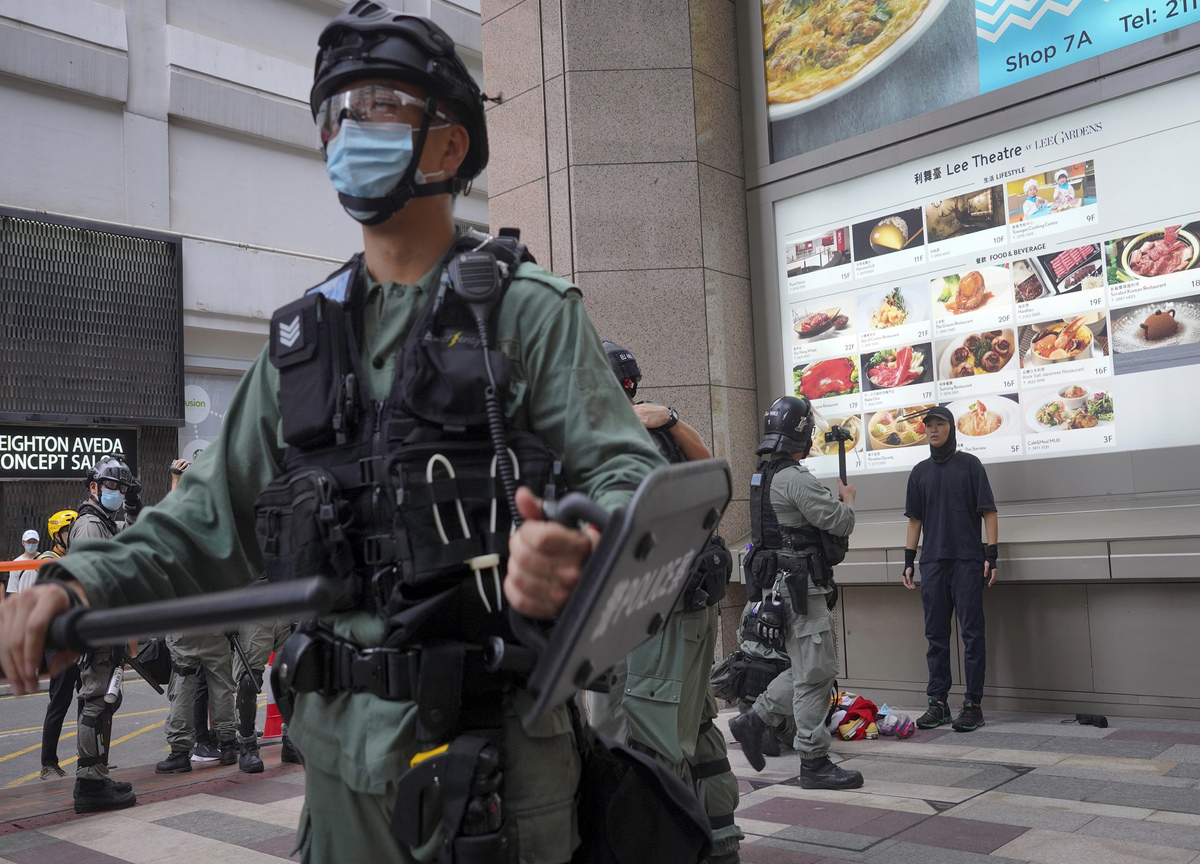 Hong Kong: polizia vieta la marcia del primo luglio Hong Kong: polizia vieta la marcia del primo luglio