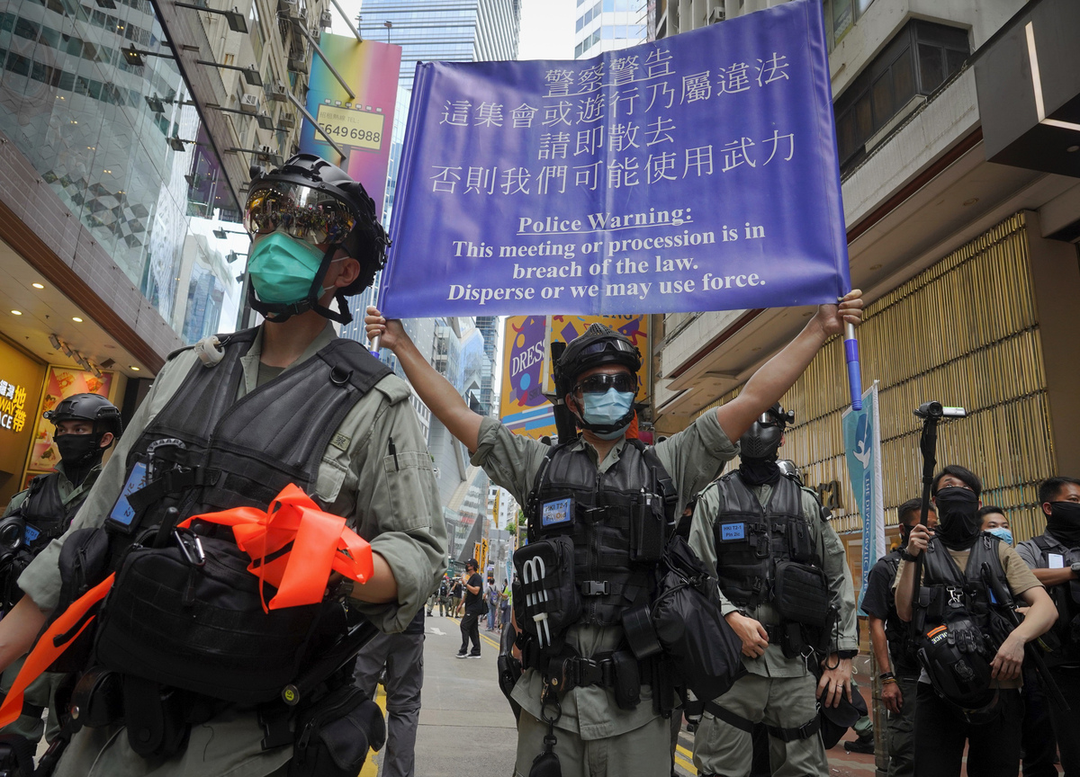Hong Kong: polizia vieta la marcia del primo luglio Hong Kong: polizia vieta la marcia del primo luglio