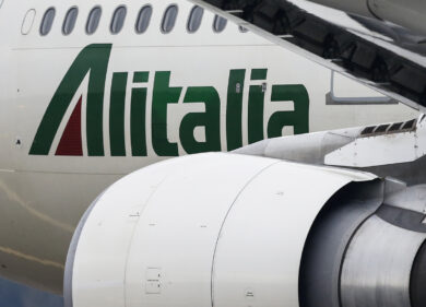 Alitalia, in arrivo fondo da 100 mln. Così Draghi evita il blocco prenotazioni