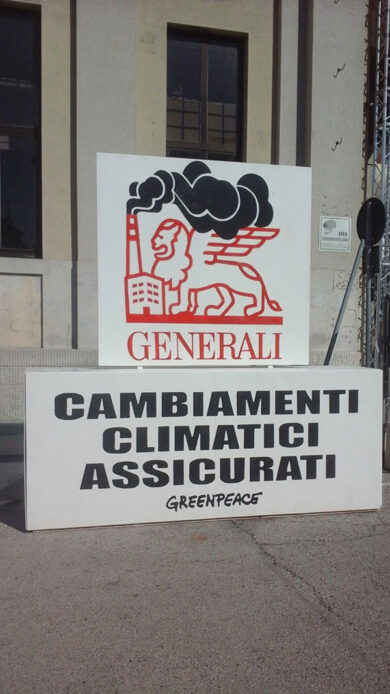 Generali, Greenpeace fa breccia: stop alle polizze al carbone entro il 2030