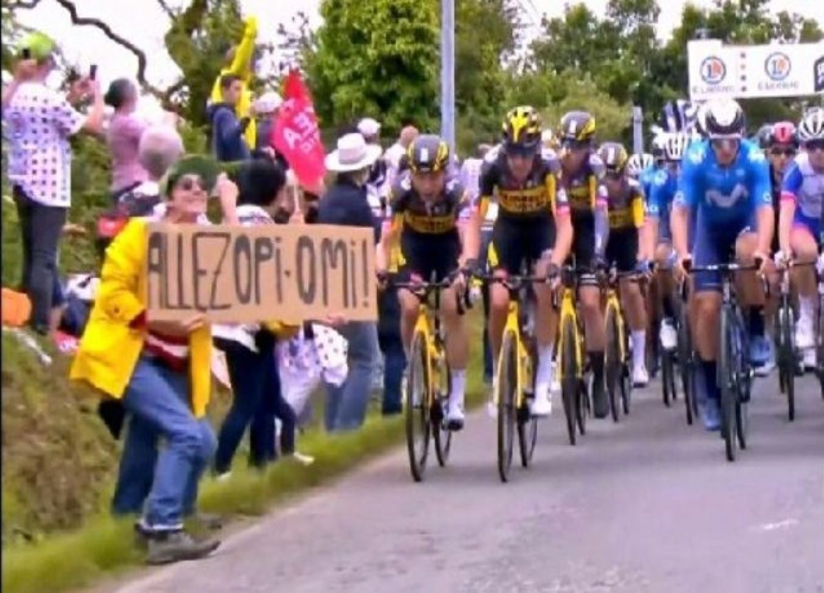 Tour de France, caduta: tifosa arrestata per aver causato maxi incidente VIDEO Tour de France, caduta: tifosa arrestata per aver causato maxi incidente VIDEO