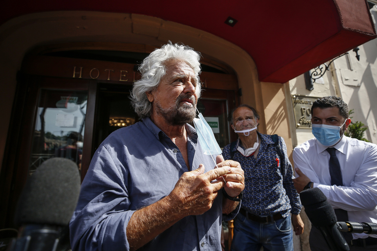M5s, la possibilità di sfiduciare il garante. Grillo impone i 5 del direttorio