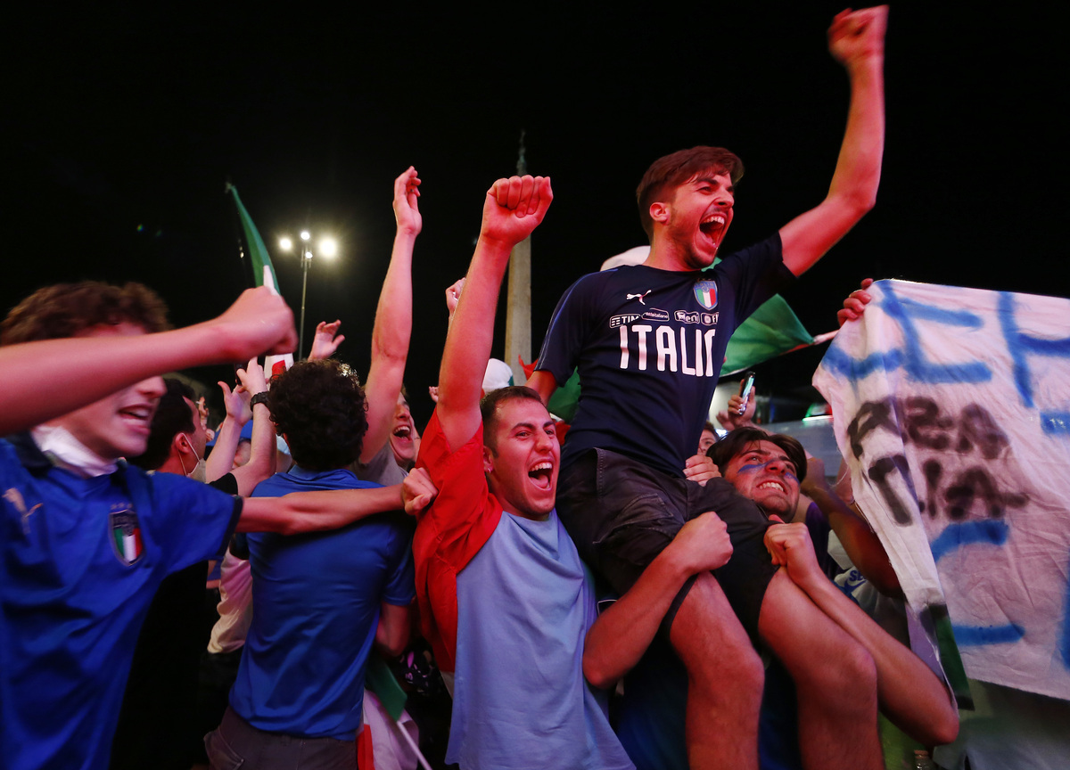 Europei, Italia-Belgio e febbre Azzurra: 10.000 tifosi italiani in Germania! Europei, Italia-Belgio e febbre Azzurra: 10.000 tifosi italiani in Germania!