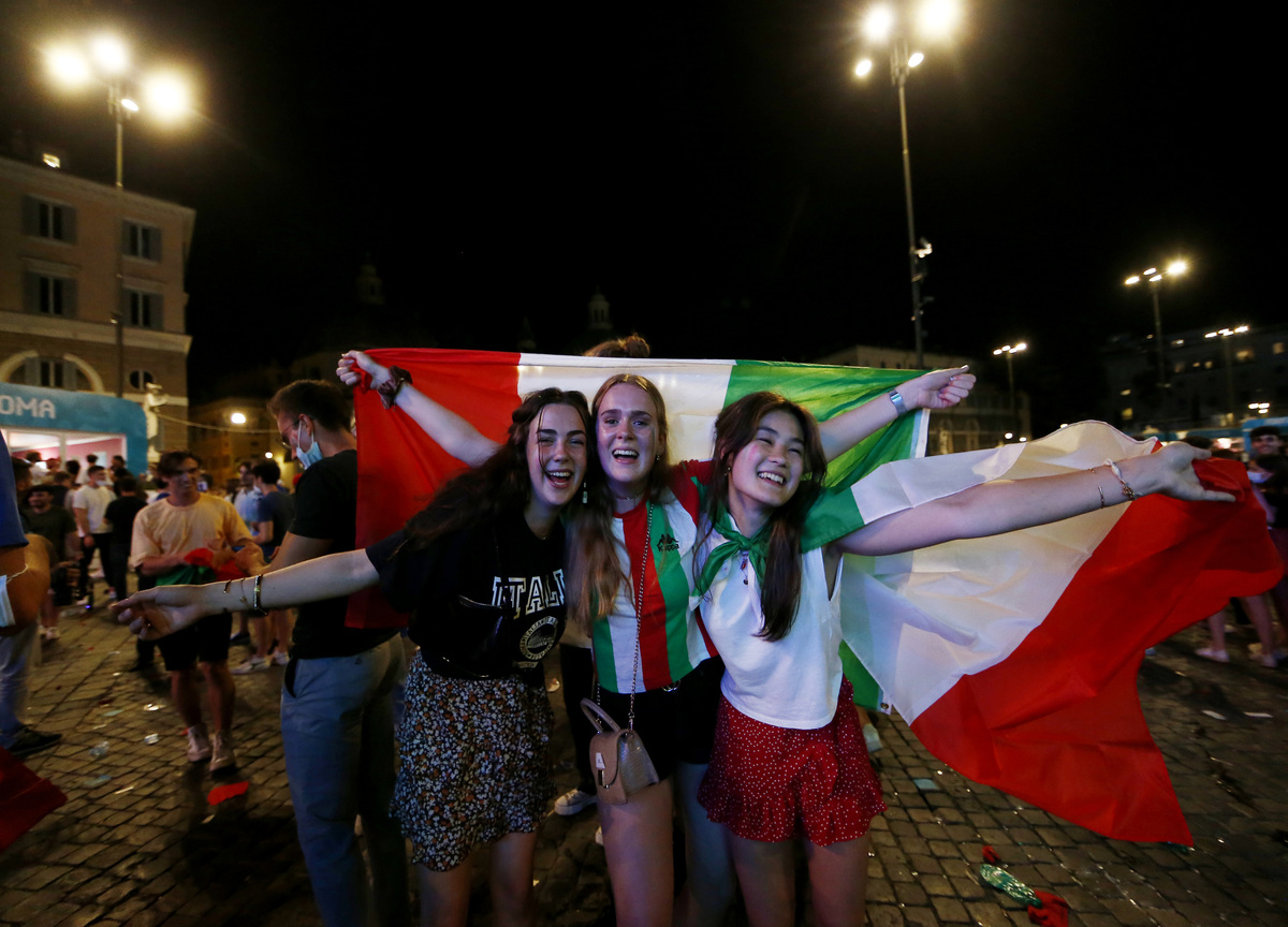 Europei, Italia-Belgio e febbre Azzurra: 10.000 tifosi italiani in Germania! Europei, Italia-Belgio e febbre Azzurra: 10.000 tifosi italiani in Germania!