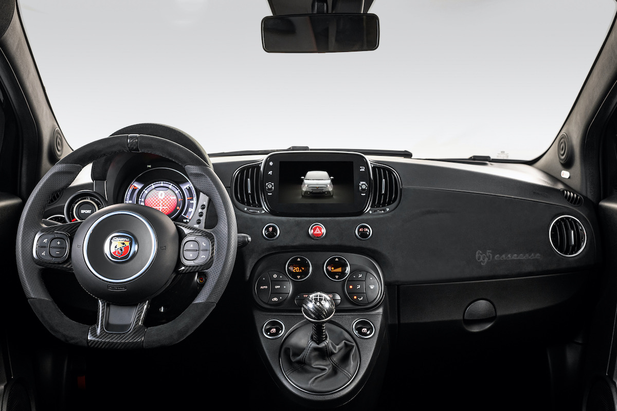 Nuova Abarth 695 Esseesse in edizione limitata di soli 1390 esemplari Nuova Abarth 695 Esseesse in edizione limitata di soli 1390 esemplari