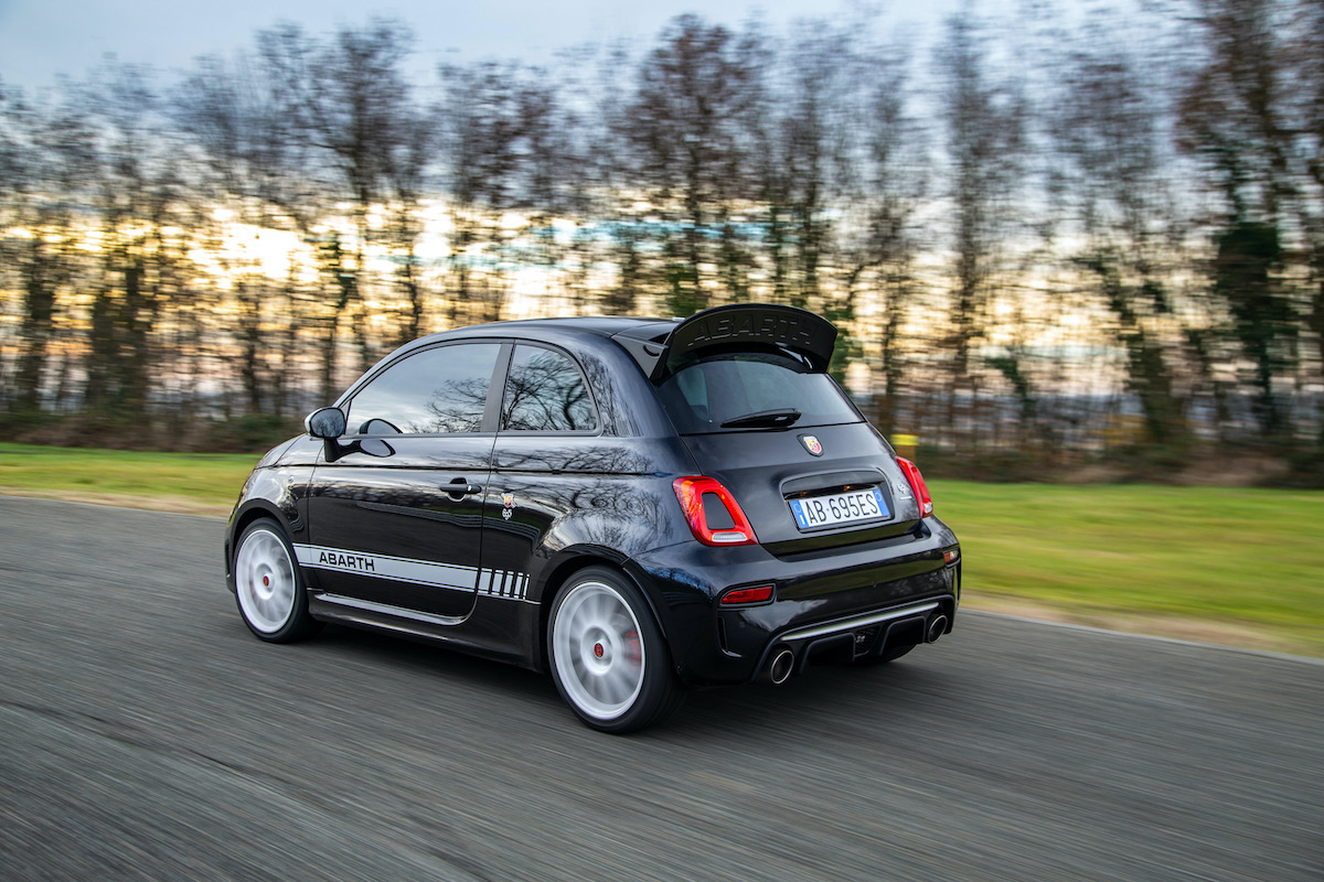 Nuova Abarth 695 Esseesse in edizione limitata di soli 1390 esemplari Nuova Abarth 695 Esseesse in edizione limitata di soli 1390 esemplari