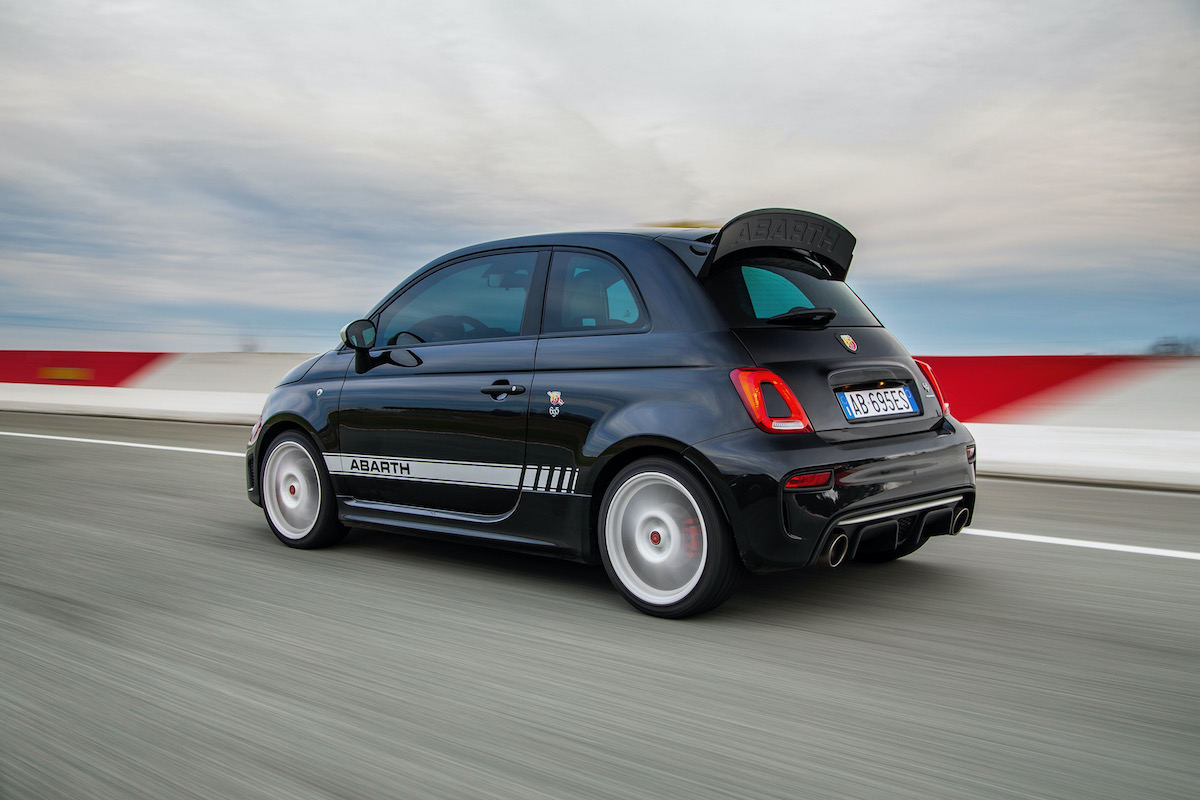 Nuova Abarth 695 Esseesse in edizione limitata di soli 1390 esemplari Nuova Abarth 695 Esseesse in edizione limitata di soli 1390 esemplari