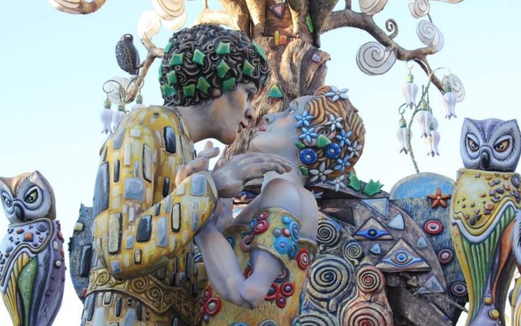 Addio alle mascherine: ora festeggiamo la giornata internazionale del bacio! Addio alle mascherine: ora festeggiamo la giornata internazionale del bacio!