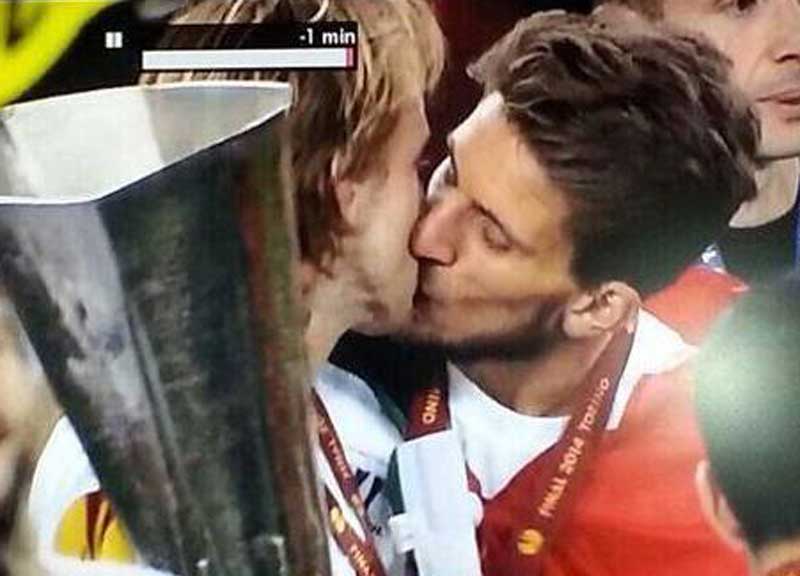Addio alle mascherine: ora festeggiamo la giornata internazionale del bacio! Addio alle mascherine: ora festeggiamo la giornata internazionale del bacio!