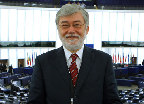 Lavoro, Cofferati: “Accordo sindacati-governo? E’ una totale presa in giro”
