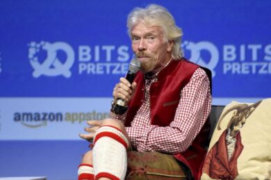 Spazio, Branson anticipa e beffa Bezos. Virgin in orbita prima di Blue Origin