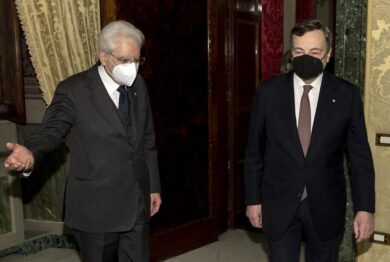 Quirinale, Draghi e Bruxelles pressano Mattarella affinché accetti il bis