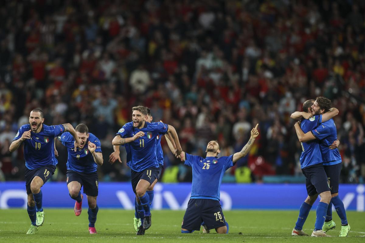Europei, impresa Azzurra: battuta la Spagna ai rigori, siamo in finale!