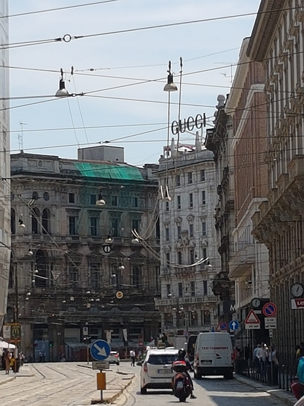 Essilux, rinvio di 3 mesi della firma al contratto. E Gucci rimpiazza Ray-Ban