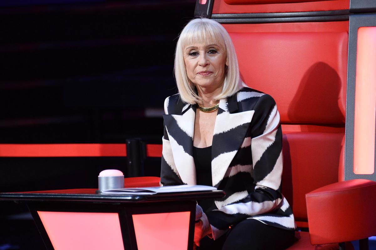 Morte Carrà, l’ultima volontà di Raffaella: “Voglio una bara di legno grezzo” Morte Carrà, l’ultima volontà di Raffaella: “Voglio una bara di legno grezzo”