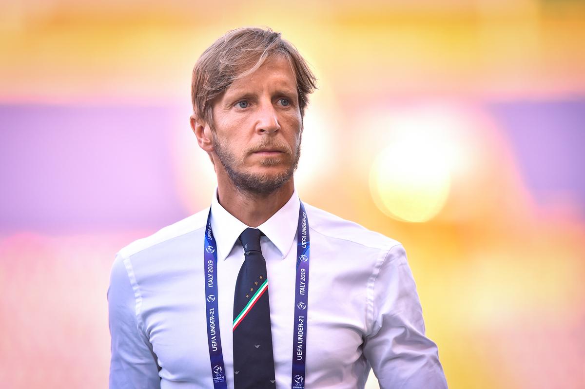 Massimo Ambrosini dice addio a Sky: “E’ stato figo”. E con lui anche… Massimo Ambrosini dice addio a Sky: “E’ stato figo”. E con lui anche…