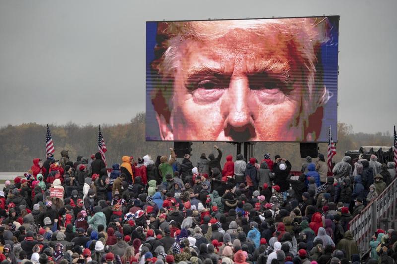 Usa, Trump contro Twitter e Facebook per vie legali. E lancia una class action Usa, Trump contro Twitter e Facebook per vie legali. E lancia una class action