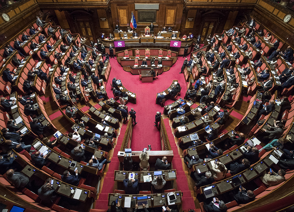 Voto ai diciottenni al Senato, arriva il sì definitivo: è legge costituzionale Voto ai diciottenni al Senato, arriva il sì definitivo: è legge costituzionale