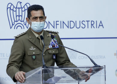 Scuola, incubo terzo anno in Dad. “Governatori sbrigatevi”. Lettera Figliuolo