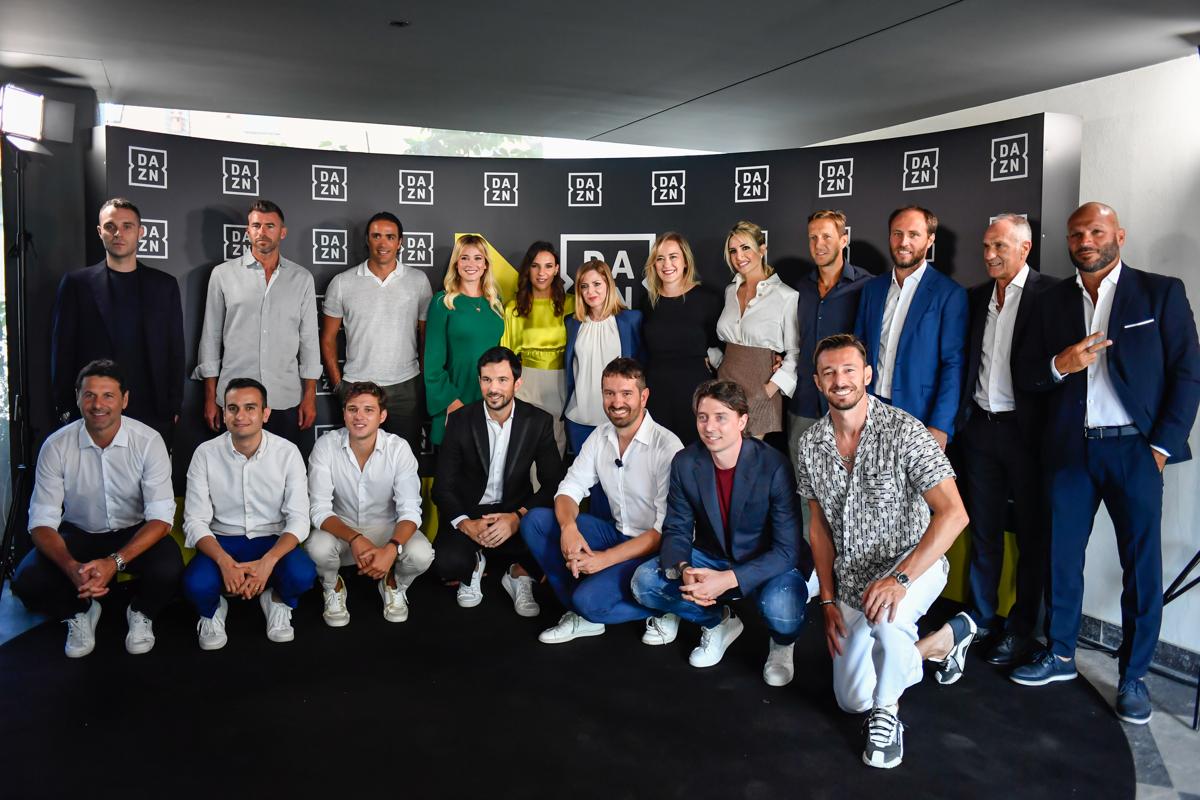 Diletta Leotta a tutto campo: Dazn, la scaramanzia per Italia-Inghilterra, la croce che porta e… Intervista Diletta Leotta a tutto campo: Dazn, la scaramanzia per Italia-Inghilterra, la croce che porta e… Intervista