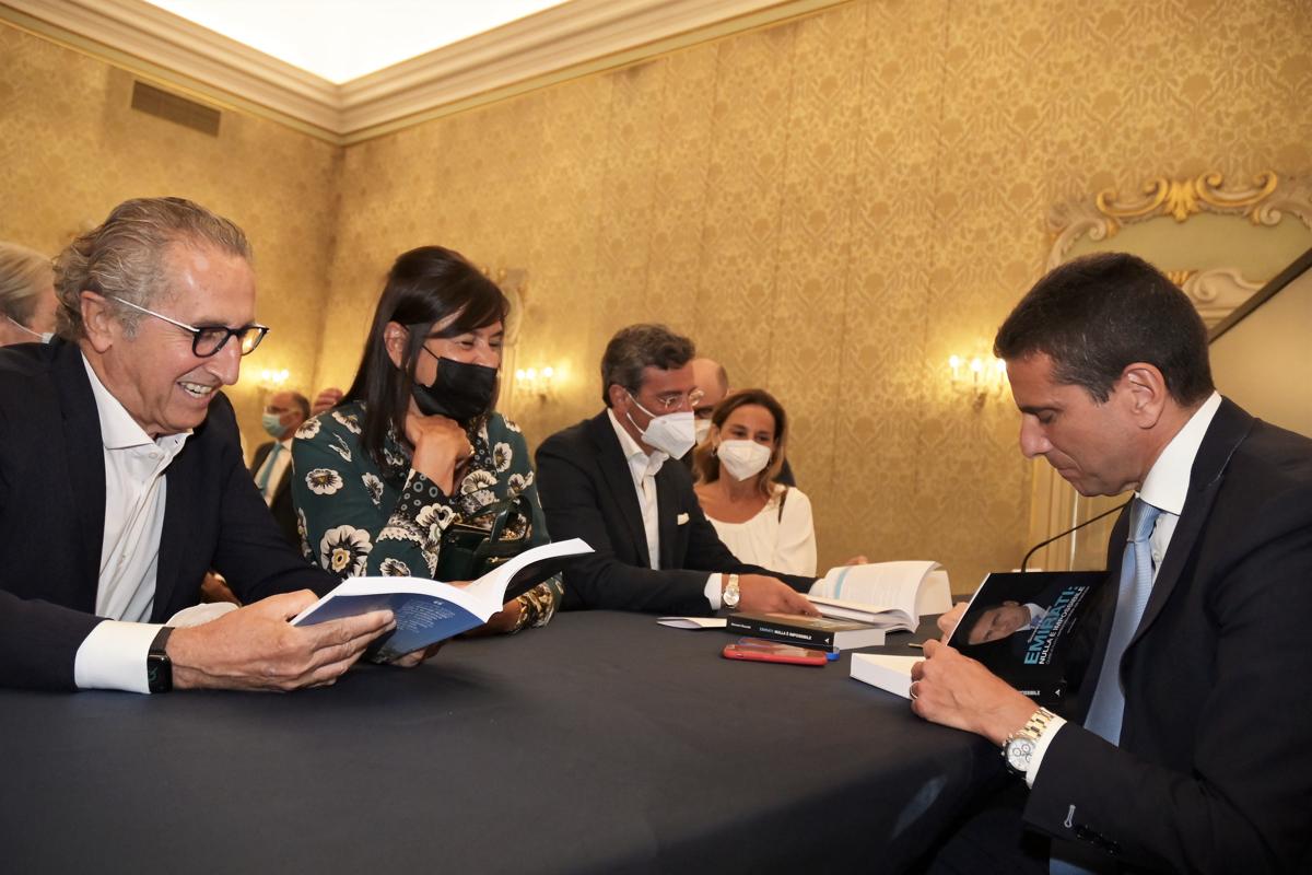 “Emirati: nulla è impossibile” il libro che unisce le Culture Internazionali “Emirati: nulla è impossibile” il libro che unisce le Culture Internazionali