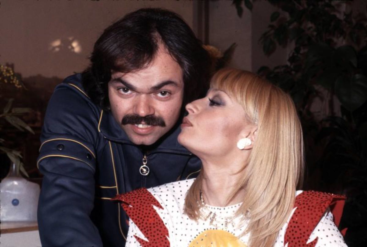 Raffaella Carrà, patrimonio da spartire in assenza di figli: ville, soldi e…