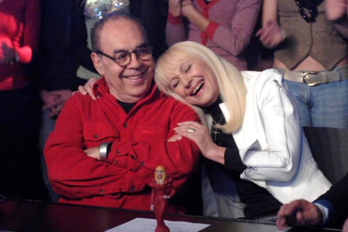 Raffaella Carrà, patrimonio da spartire in assenza di figli: ville, soldi e…