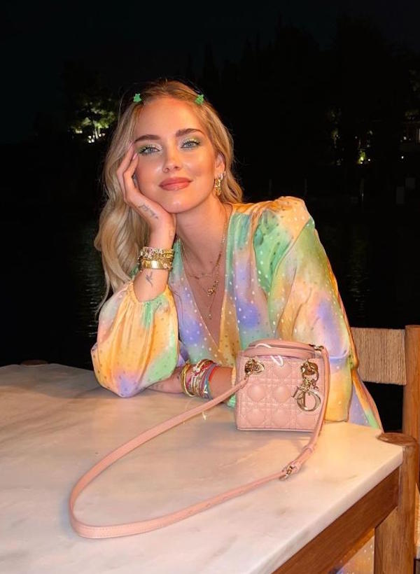 Chiara Ferragni a Cannes in total denim: jeans in attesa della serata. FOTO