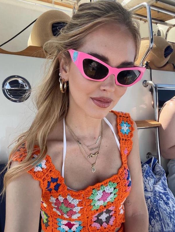 Chiara Ferragni a Cannes in total denim: jeans in attesa della serata. FOTO