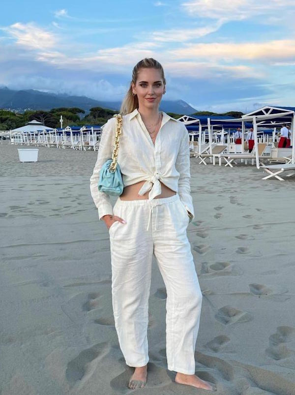 Chiara Ferragni a Cannes in total denim: jeans in attesa della serata. FOTO