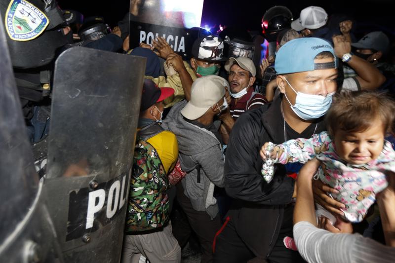 Linciaggio Honduras italiano, 600 contro 1: polizia non riesce a intervenire Linciaggio Honduras italiano, 600 contro 1: polizia non riesce a intervenire