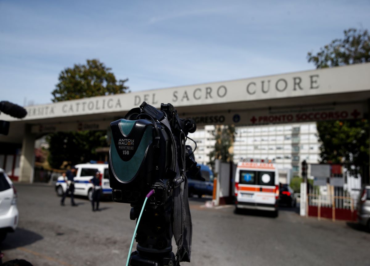 Papa Angelus domenica dall’Ospedale Gemelli, come Giovanni Paolo II Papa Angelus domenica dall’Ospedale Gemelli, come Giovanni Paolo II