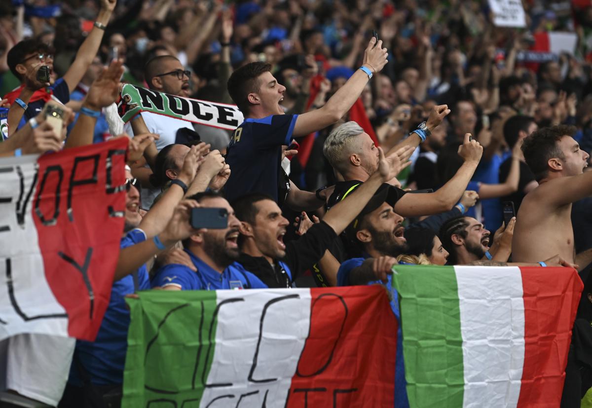 Europei: a Wembley 49 arresti, 19 agenti feriti e cori razzisti contro inglesi Europei: a Wembley 49 arresti, 19 agenti feriti e cori razzisti contro inglesi