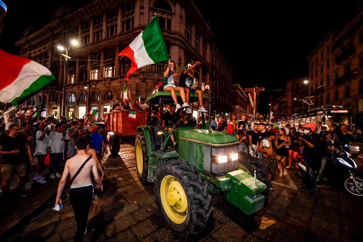 Italia vince Euro 2020: da Milano a Palermo è festa 53 anni dopo