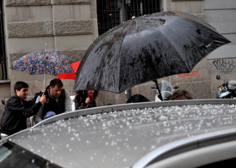 Meteo, arriva il vortice “spacca estate”: nubifragi e intensa grandine Meteo, arriva il vortice “spacca estate”: nubifragi e intensa grandine