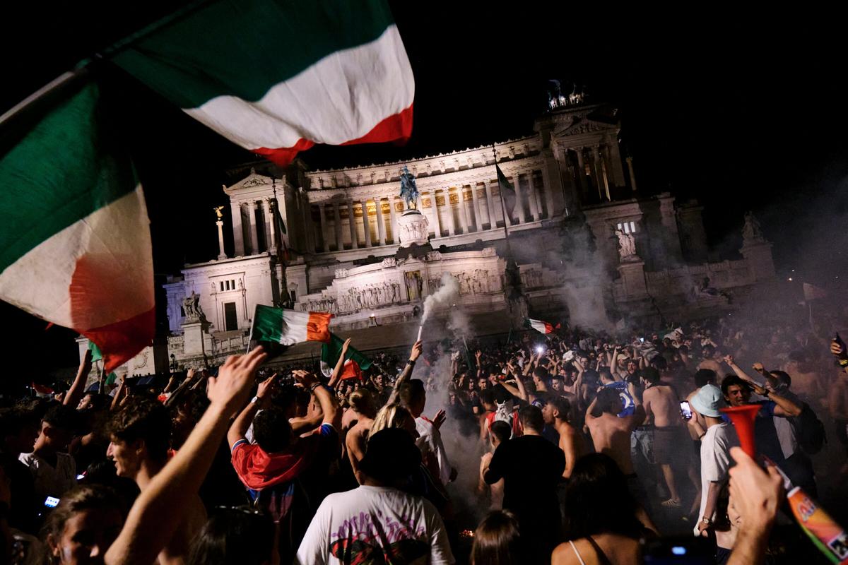 Italia vince Euro 2020: da Milano a Palermo è festa 53 anni dopo